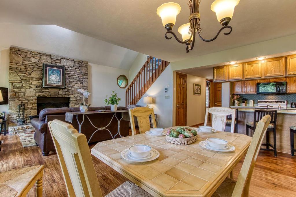 Serenity Heights, Amazing Views, Hot Tub Pool Access, 1089 Free Tickets Each Paid Day, Dollywood Gatlinburg Luaran gambar