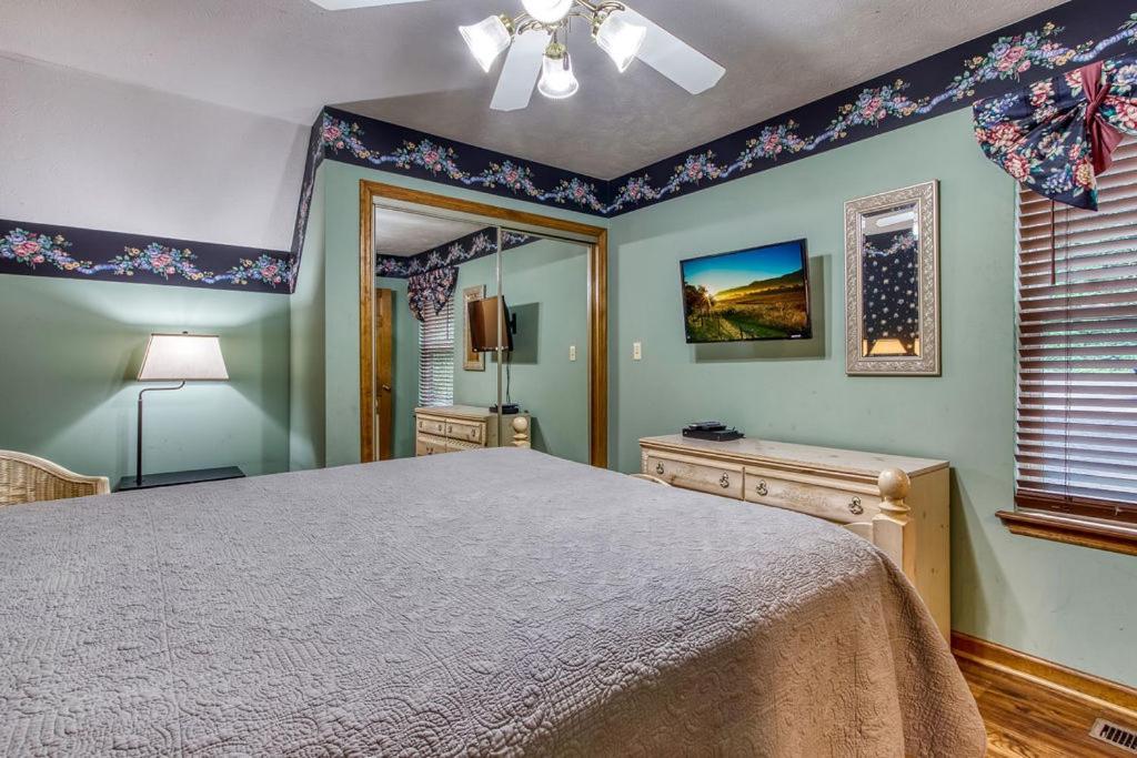 Serenity Heights, Amazing Views, Hot Tub Pool Access, 1089 Free Tickets Each Paid Day, Dollywood Gatlinburg Luaran gambar