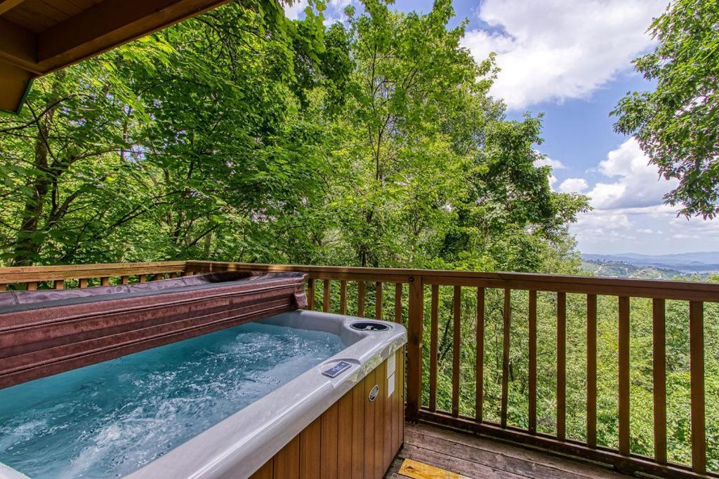 Serenity Heights, Amazing Views, Hot Tub Pool Access, 1089 Free Tickets Each Paid Day, Dollywood Gatlinburg Luaran gambar